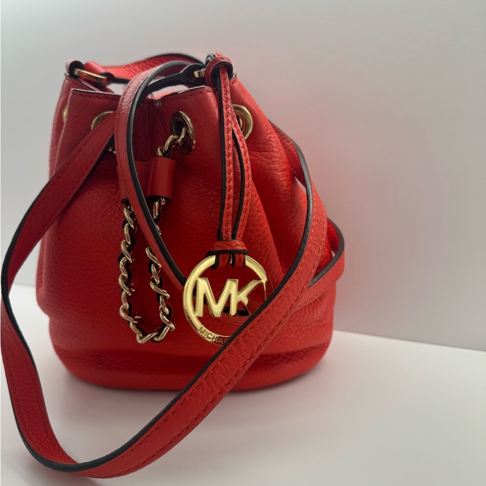 🧡 Orange Michael Kors bag with gold chains - Picture 2 of 4